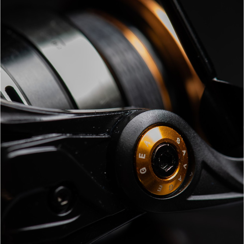 Kołowrotek Savage Gear SG8 2500