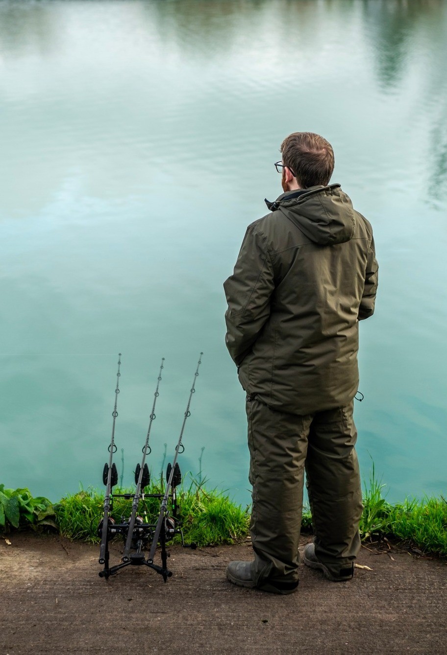 kombinezon-karpiowy-na-zime-daiwa