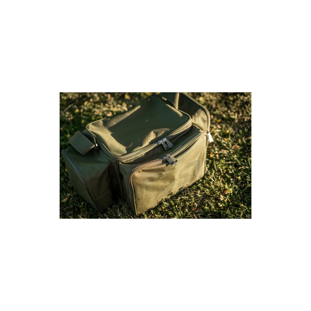 torba-karpiowa-black-widow-compact-tackle-bag-daiwa torba-karpiowa-black-widow-compact-tackle-bag-daiwa