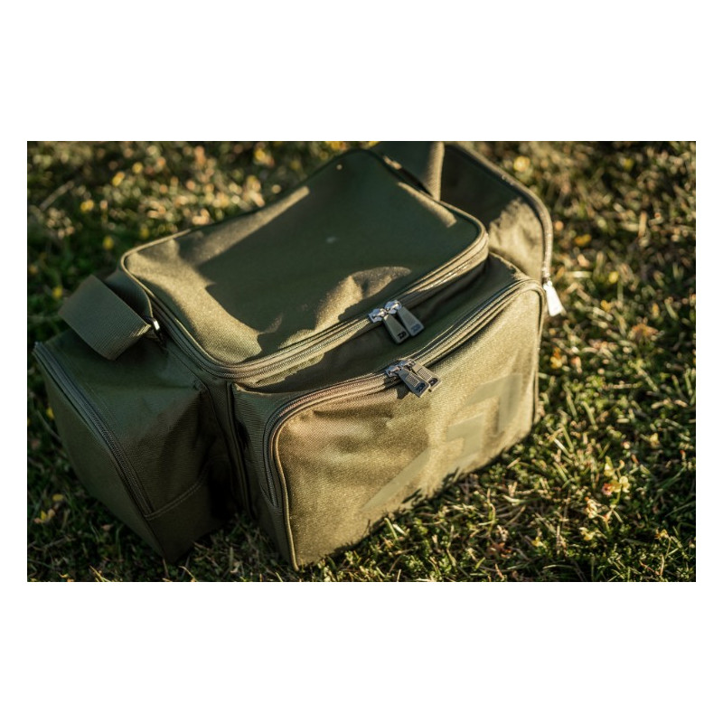 Torba Daiwa karpiowa BLACK WIDOW COMPACT TACKLE BAG Torba Daiwa karpiowa BLACK WIDOW COMPACT TACKLE BAG