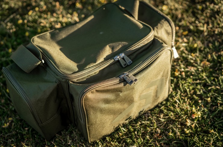 torba-karpiowa-black-widow-compact-tackle-bag-daiwa torba-karpiowa-black-widow-compact-tackle-bag-daiwa