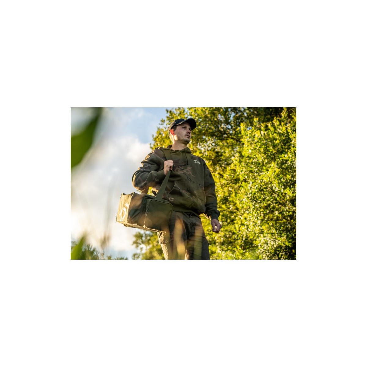 torba-karpiowa-black-widow-compact-tackle-bag-daiwa torba-karpiowa-black-widow-compact-tackle-bag-daiwa