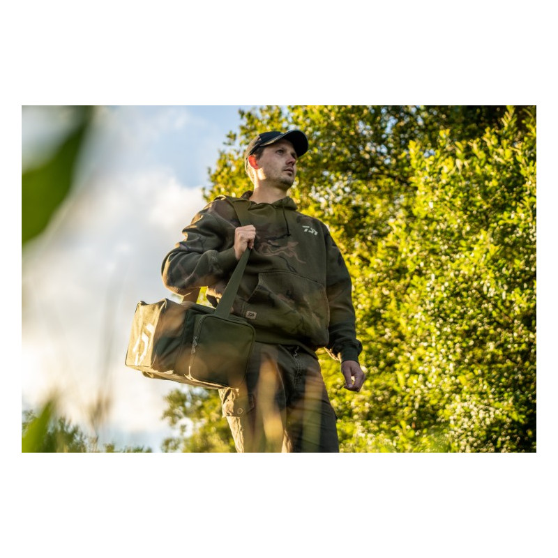 Torba Daiwa karpiowa BLACK WIDOW COMPACT TACKLE BAG Torba Daiwa karpiowa BLACK WIDOW COMPACT TACKLE BAG