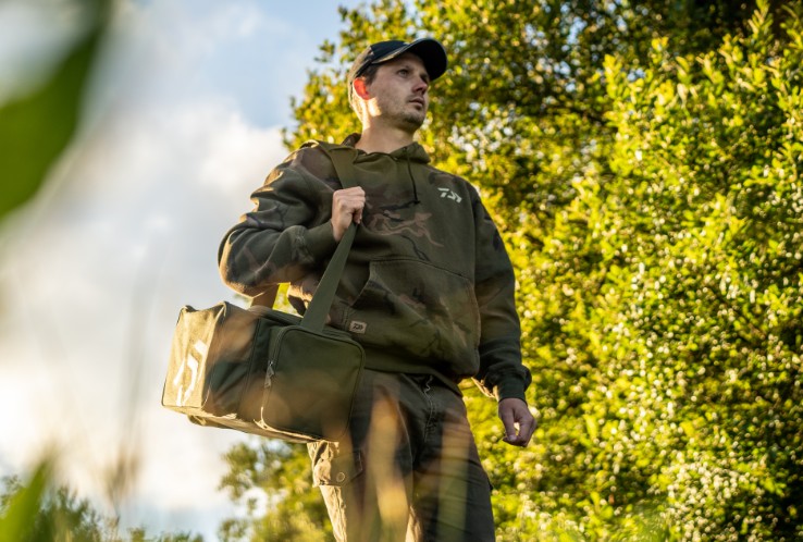 torba-karpiowa-black-widow-compact-tackle-bag-daiwa torba-karpiowa-black-widow-compact-tackle-bag-daiwa