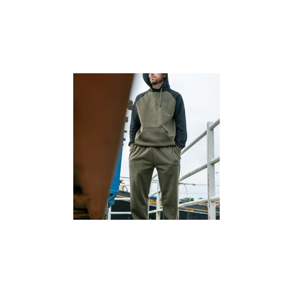 spodnie-make-it-happen-joggers-box-logo-green-nash spodnie-make-it-happen-joggers-box-logo-green-nash