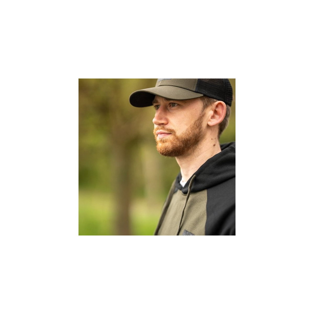 czapka-z-daszkiem-make-it-happen-trucker-cap-box-logo-nash