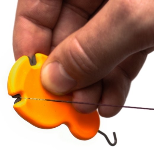 przyrzad-do-sciagania-otuliny-i-zaciskacz-do-wezlow-under-carp