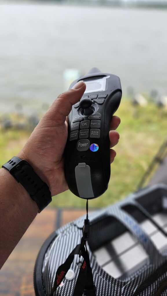 Łódka zanętowa Boatman Vulcan GPS Black