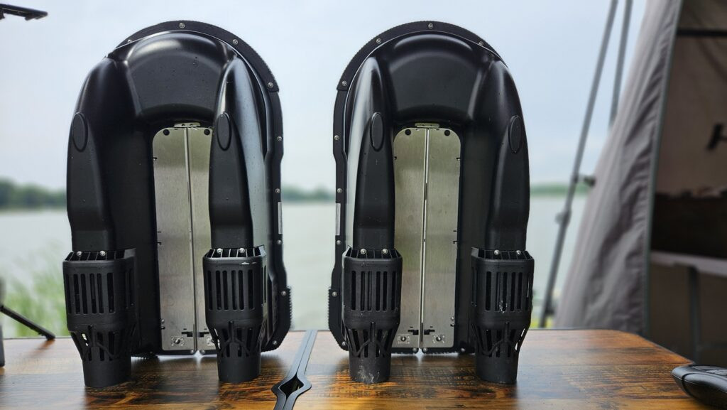 Łódka zanętowa Boatman Vulcan GPS Black