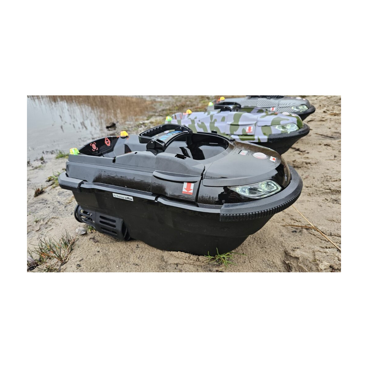 Łódka zanętowa Boatman Vulcan GPS Black